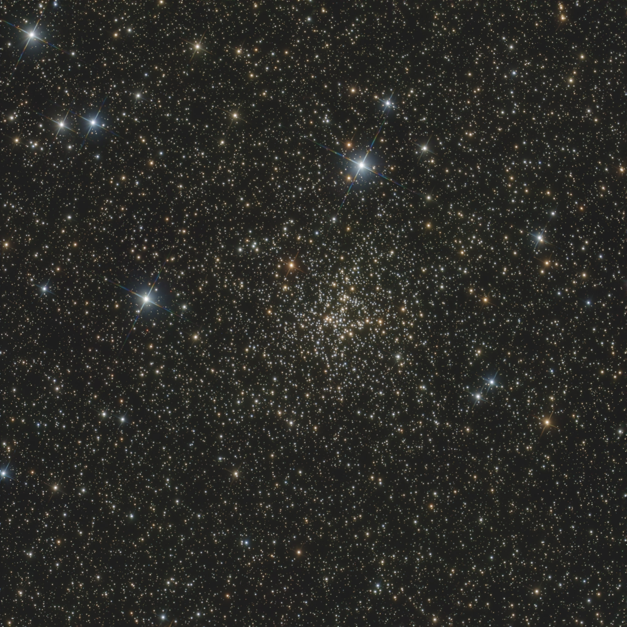 NGC 6819 ist ein Offener Sternhaufen im Sternbild Schwan am Nordsternhimmel.